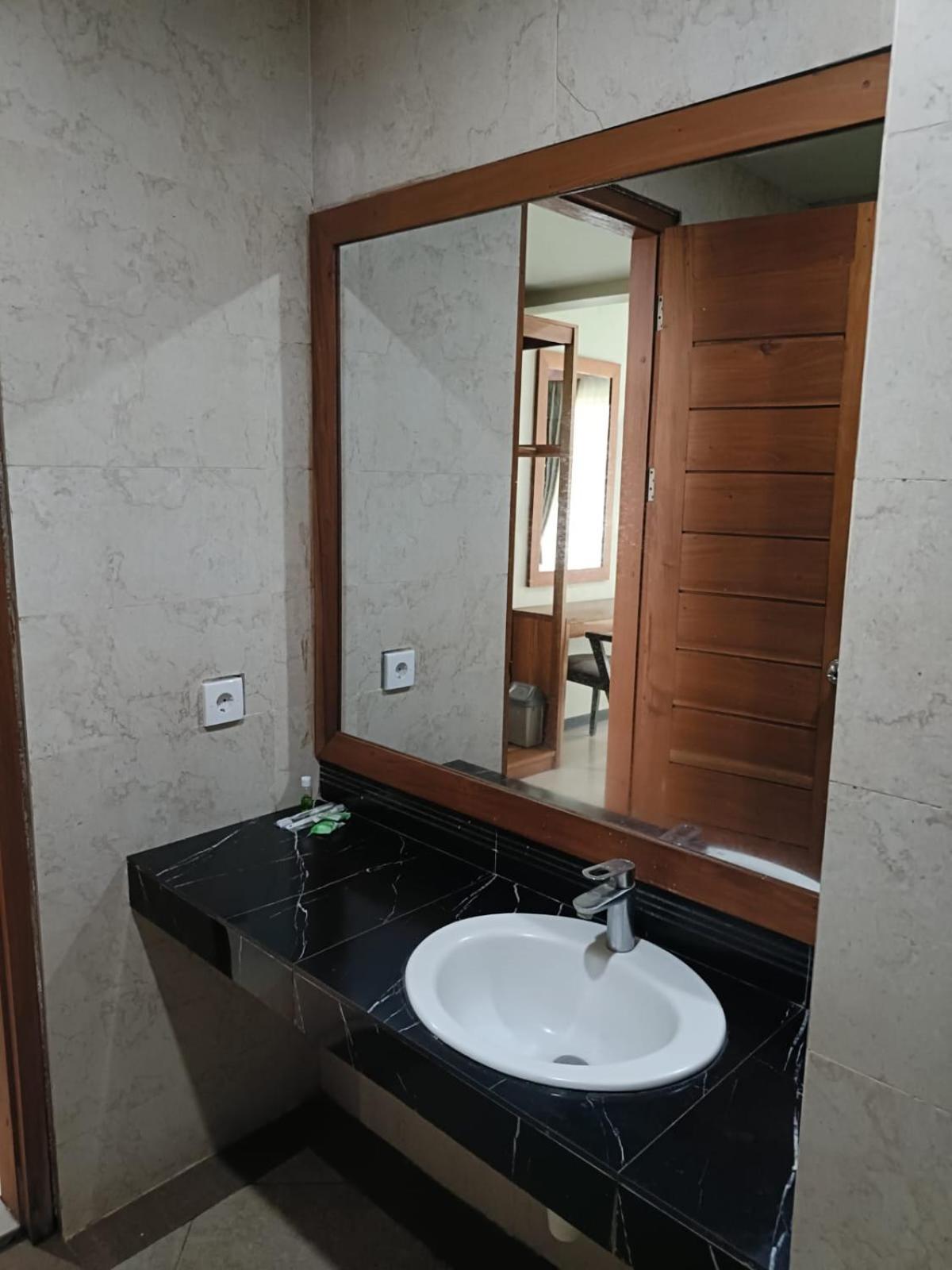 Hastina Hotel Lombok Mataram Exterior foto